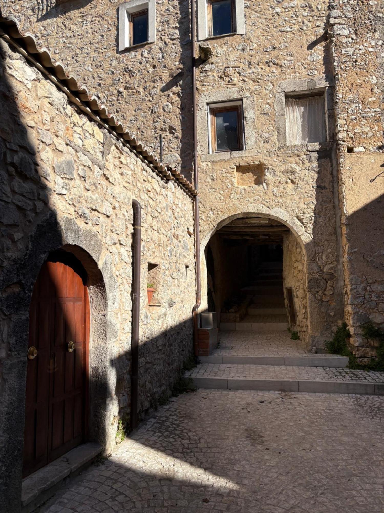 La Dimora Dell'Arco Apartment Pico Exterior photo